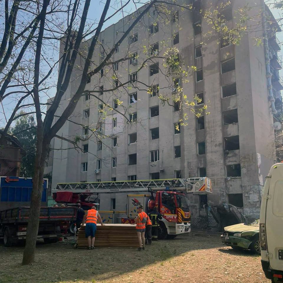 Стали відомі наслідки атаки росіян у трьох районах міста: Новини Харкова
